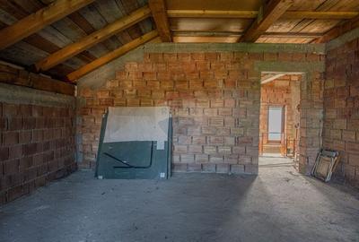 Casă individuală cu 8 camere cu Garaj în Colonia 1 Mai - 35
