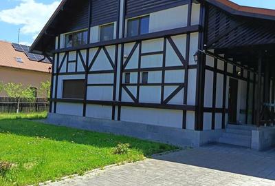 Casă cu 4 camere cu Teren 1700 Mp în Central - 2