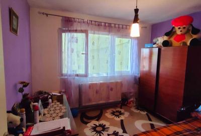 TATARASI-ap. 4 camere,decomandat, etaj 1, mutare rapida! - 5