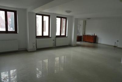 Casă individuală cu 14 camere cu Canalizare în Unirii - 28