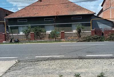 Casă cu Teren 450 Mp în Iaz - 2