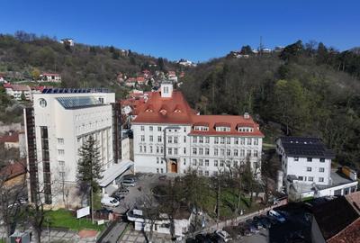 Casă individuală cu 6 camere cu Canalizare în Central - 1