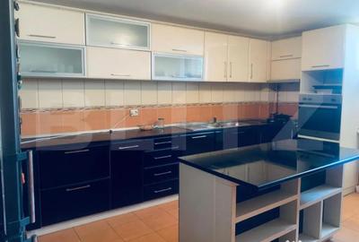 Casă cu 7 camere cu Teren 2100 Mp în Cârcea