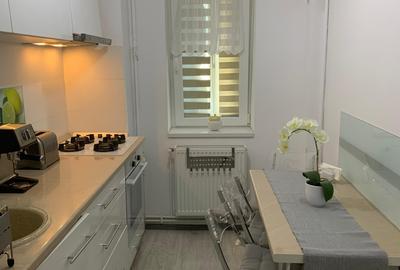 Sagului-2 camere- Decomandat-50 mp- et. 6/10 - 4