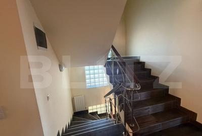 Casă cu 9 camere cu Teren 1000 Mp în Central - 1