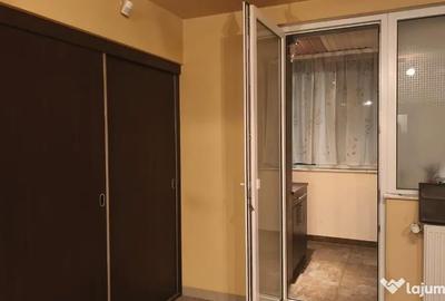 Apartament cu 3 camere decomandat în 22 Decembrie - 7