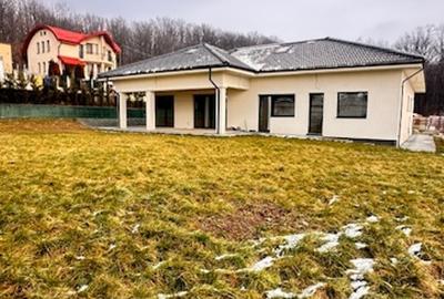 APA SARATA casa deosebita 300mp cu 2 garaje si 8ari teren! - 10