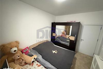 Apartament cu 2 camere semidecomandat, mobilat în Roșu