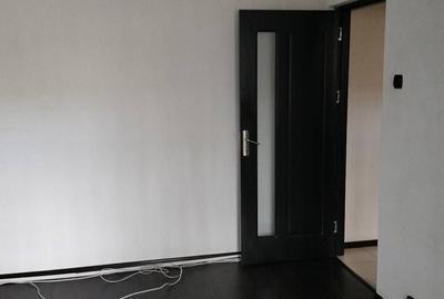 Apartament cu 2 camere semidecomandat în Km 4-5 - 2