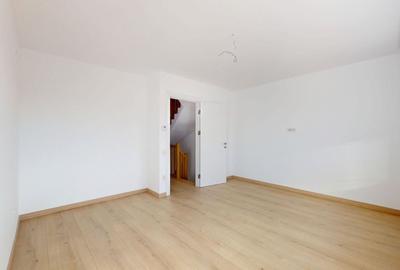 Casă individuală cu 5 camere cu Canalizare în Central - 11