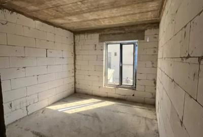 Casă cu 5 camere cu Teren 480 Mp în Central