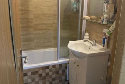 Apartament cu 4 camere semidecomandat în Republicii