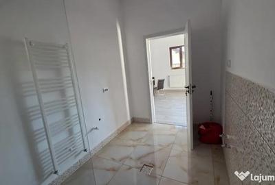 Casă cu 3 camere cu Teren 1890 Mp în Central - 13