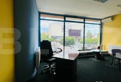 Spațiu comercial, de 158 mp, în Central - 4