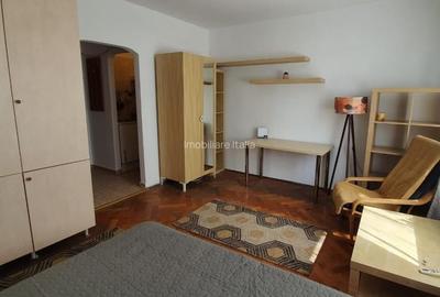 Garsoniera situata pe B-dul Iancu de Hunedoara la etajul 3, bloc izolat - 6