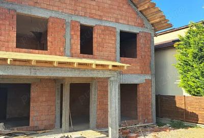 PROPRIETAR vand case individuale la rosu in Oradea! - 12