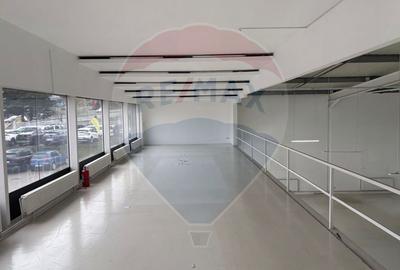 Spațiu comercial, de 1,000 mp, în Central - 7