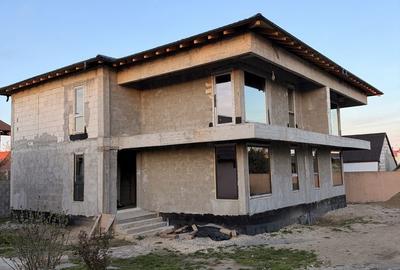 Casă cu 4 camere în Palazu Mare - 1