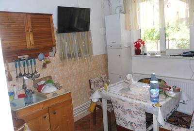 Casă cu 3 camere decomandat în Bunești - 4
