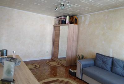 Apartament cu 4 camere decomandat în Tractorul - 2