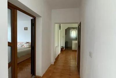 Casă cu 5 camere cu Teren 300 Mp în Central - 2