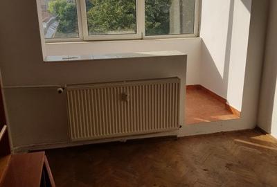 Apartament cu 3 camere nedecomandat în Iosefin