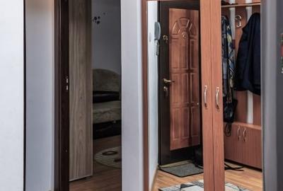 Astra (Str. Vulturului) / 2 camere/ decomandat/ 57mp / 4/4 - 12