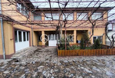 Casă cu 10 camere cu Canalizare în CET