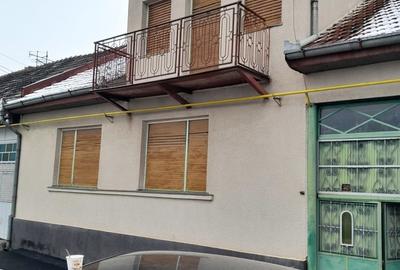 Casă cu 6 camere cu Teren 110 Mp în Central - 1