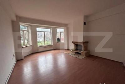 Spațiu comercial, de 330 mp, în Central - 4