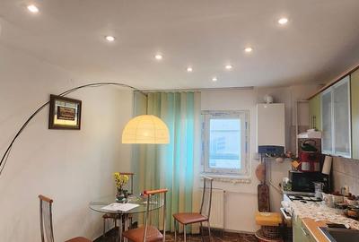 Apartament cu 2 camere decomandat, mobilat în Florilor - 1
