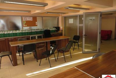 Spațiu comercial, de 170 mp, în Central - 8