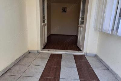 Casă cu Teren 1900 Mp în Peretu