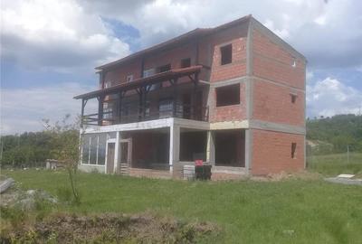 Casă cu 2 camere în Moldova Nouă - 4