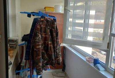 Apartament cu 3 camere . - 2