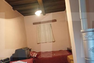 Casa taraneasca in centru Hatuica - 2