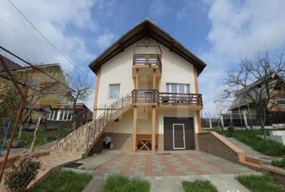 Casă cu 4 camere cu Teren 530 Mp în Central