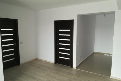 Apartament cu 3 camere semidecomandat în Popas Păcurari
