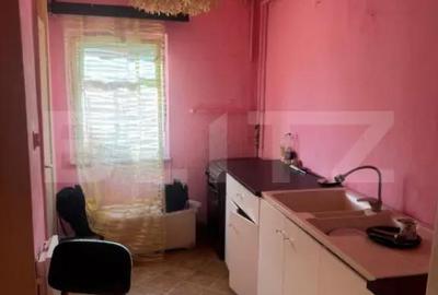 Apartament cu 4 camere decomandat în Central