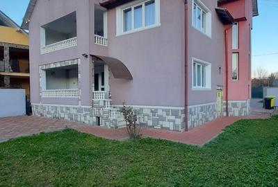 Casă cu 4 camere în Central - 1