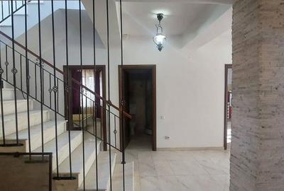 Casă cu 5 camere cu Teren 500 Mp în Brănești - 14