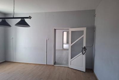Casa 4 camere renovata recent in Șeitin- - 9