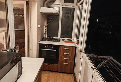 Apartament cu 4 camere semidecomandat în Rovine - 3