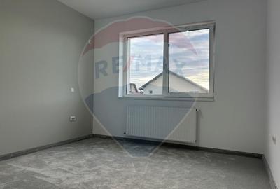 De vanzare Casa / Vila cu 4 camere - 7