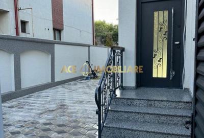 Casă cu 10 camere cu Canalizare în Timpuri Noi