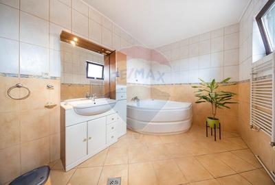 Casa eleganta in cea mai buna zona din Cristian - COMISION 0% - 18