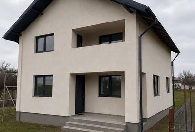 Casă cu 4 camere în Tătărani - 2