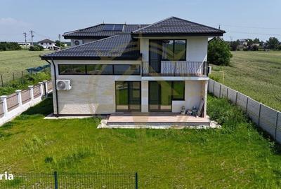 Casă cu 4 camere decomandat în Săftica