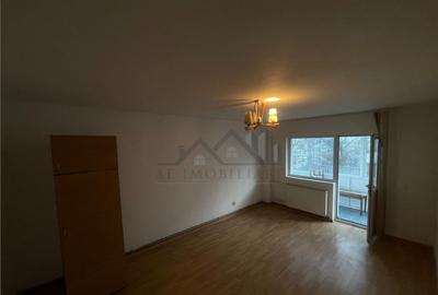 Apartament cu 3 camere decomandat în Dacia