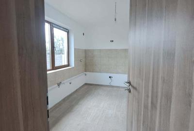 Casă cu 4 camere cu Teren 400 Mp în Parța - 8